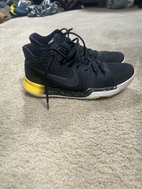 Nike Kyrie Flytrap Basketball Shoes